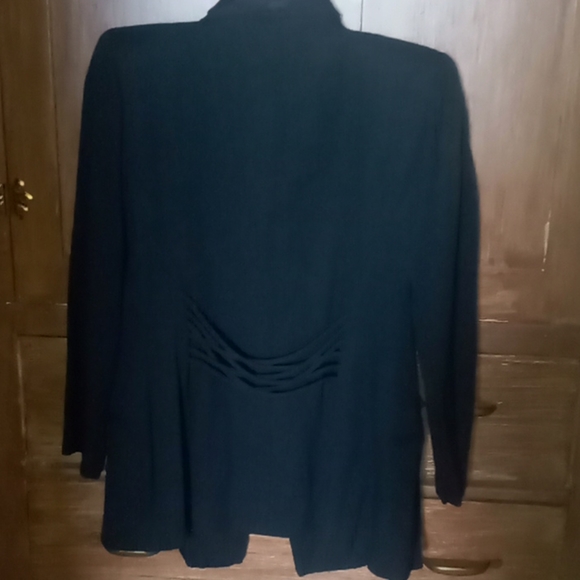 Blazer - Picture 3 of 5